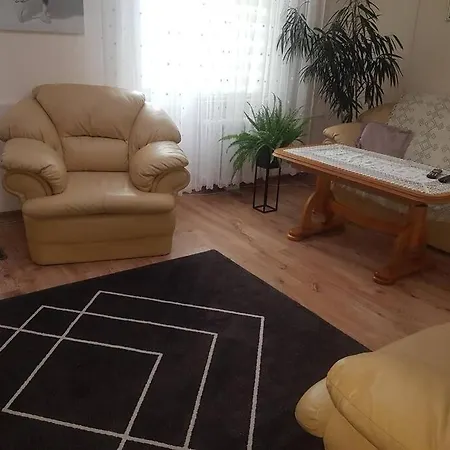 Topolowa 13 *